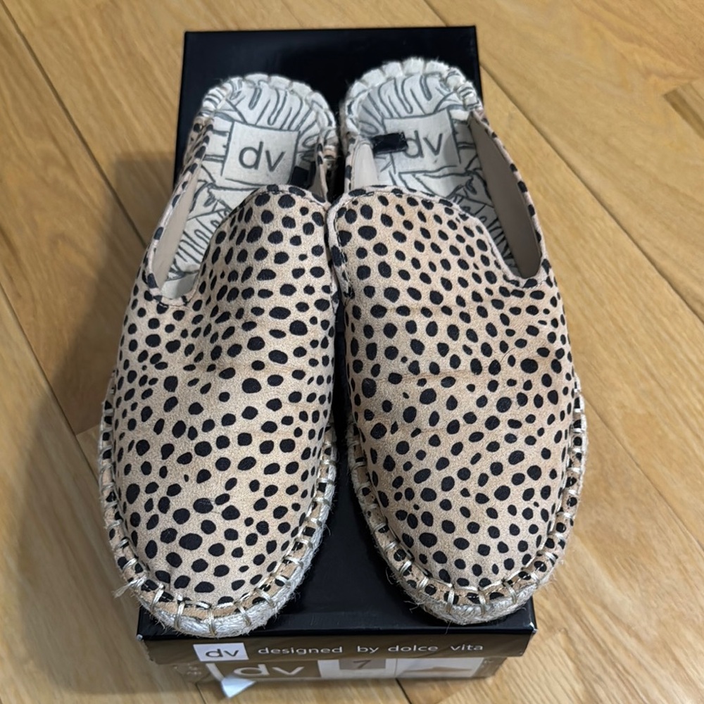 Dolce Vita Spotted Tan Espadrille Flats size 7